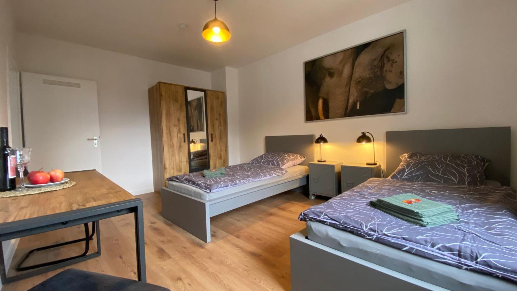Charlie , Solingen Mitte, Ferien/Messe Wohnung Fuer Bis Zu 5 Personen Exterior photo