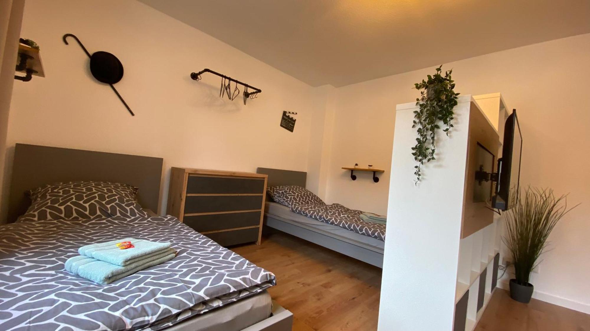 Charlie , Solingen Mitte, Ferien/Messe Wohnung Fuer Bis Zu 5 Personen Exterior photo
